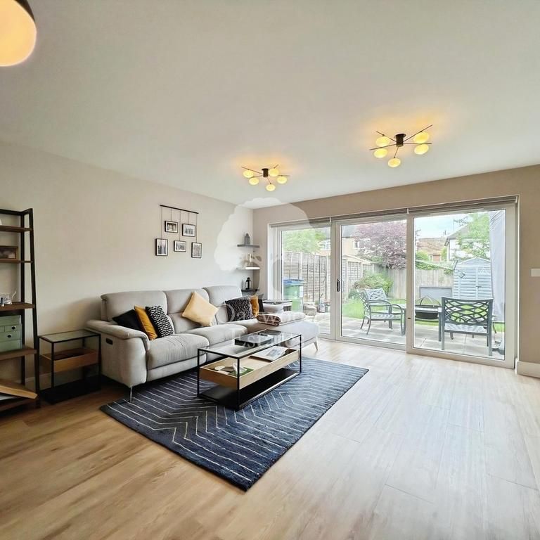 3 bedroom semi-detached house to rent - Photo 1