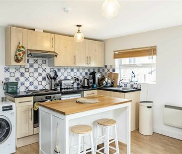 Park Road, TW11, London - Photo 2