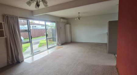 Two-bedroom unit available for rent in a prime location - Photo 2