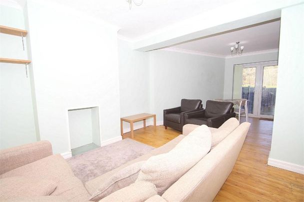 4 bedroom semi-detached house to rent - Photo 1