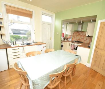 4 bedroom end of terrace house to rent - Photo 1