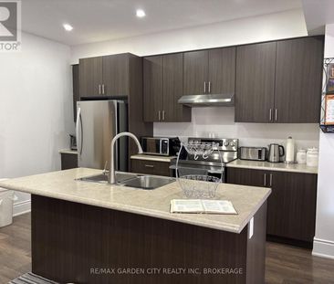 39 SUNSET WAY, Thorold, Ontario, L2V0C7 - Photo 3