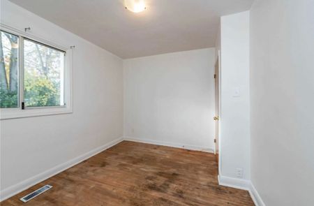 For Lease - 33 Lakeland Crescent, Toronto, Ontario - Photo 2