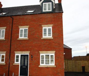4 bedroom semi-detached house to rent - Photo 4