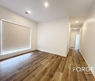 Sophisticated Family Living in a Prime Point Cook Pocket - Photo 1