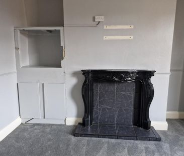 3 bedroom flat to rent - Photo 2