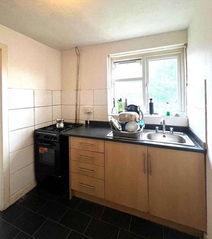 Artemis Close, Driveway & Garage, Gravesend, DA12 - Photo 5