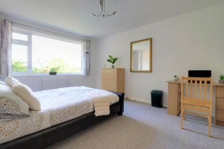 4 bedroom end of terrace house to rent - Photo 5