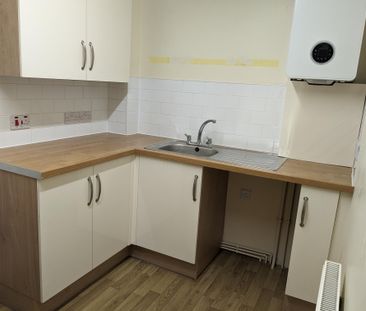 ***Apply online ** 1 Bed over 55’s flat. Adapted walk in shower. Ma... - Photo 4