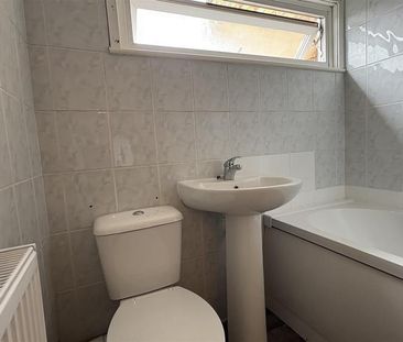 3 bedroom end of terrace house to rent - Photo 5
