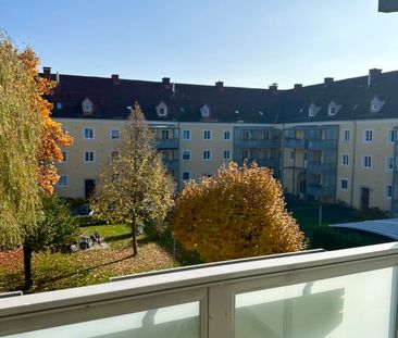 Wunderschön gelegene 2-Raum-Wohnung im 2. Stock mit Loggia **kein L... - Photo 1