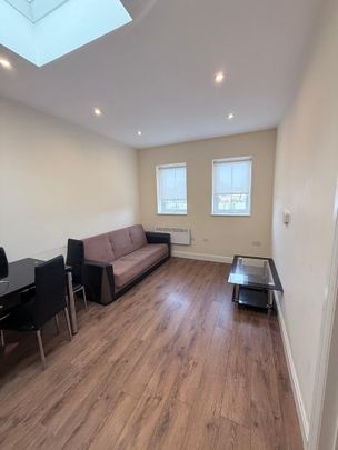 1 Bed Flat, The Mall, W5 - Photo 1