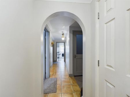 1 bedroom in a house share to rent - Photo 4