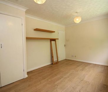 2 bedroom end of terrace house to rent - Photo 4