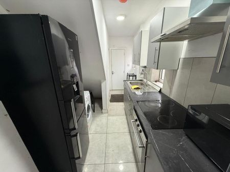 2 bedroom terraced house to rent - Photo 4