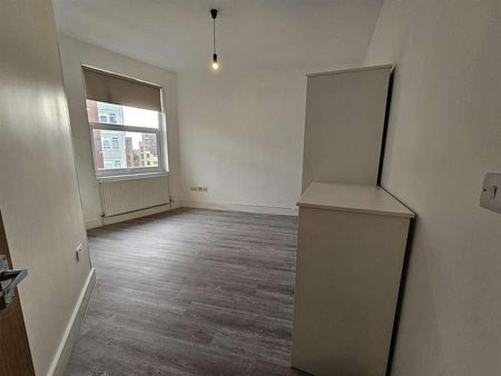 Cranbrook Road, Gants Hill, IG2 - Photo 4