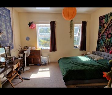 2 Bed Maisonette, Lower Cheltenham Place, BS6 - Photo 2