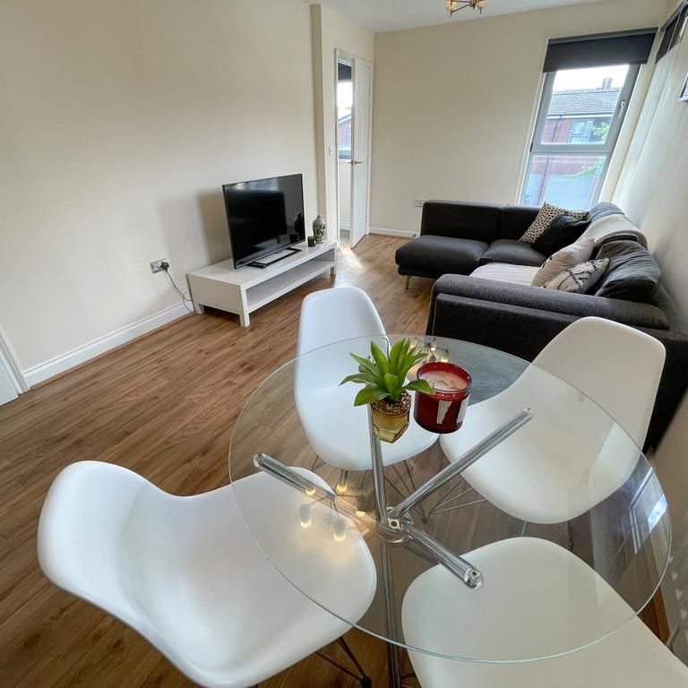 4 bedroom terraced house to rent - Photo 1