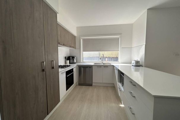 IMMACULATE TOWNHOUSE - Photo 1