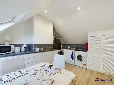 1 bedroom in a house share to rent - Photo 4