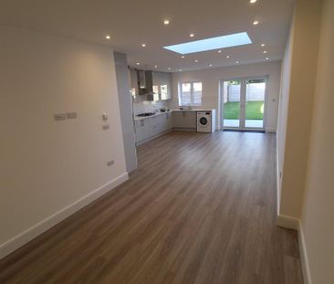 4 bedroom terraced house to rent - Photo 3