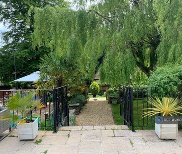 6 bedroom detached house to rent - Photo 4