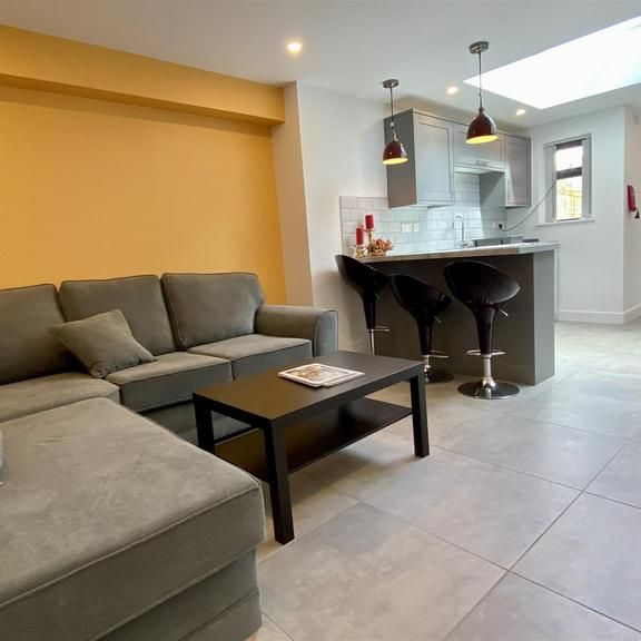 5 bedroom terraced house to rent - Photo 1