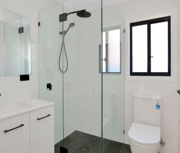 Spacious Two Bedroom Flat - Photo 5