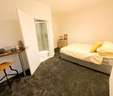 1 bedroom in a house share to rent - Photo 3