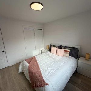 Appartement de deux chambres et une salle de bain - Photo 2