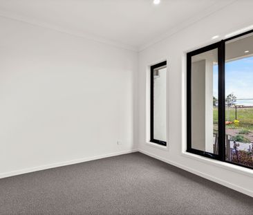 Brand New with 3 Bathrooms! - Photo 5