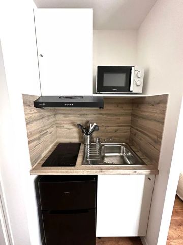 A LOUER TRES BEL APPARTEMENT MEUBLE EN PLEIN CENTRE VILLE DE ST QUENTIN 02100 - Photo 4