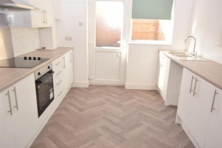 3 bedroom end of terrace house to rent - Photo 5