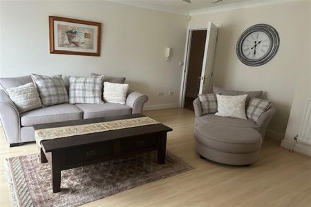 3 bedroom flat to rent - Photo 4