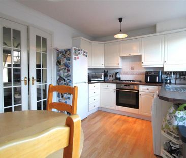 2 bedroom semi-detached house to rent - Photo 4