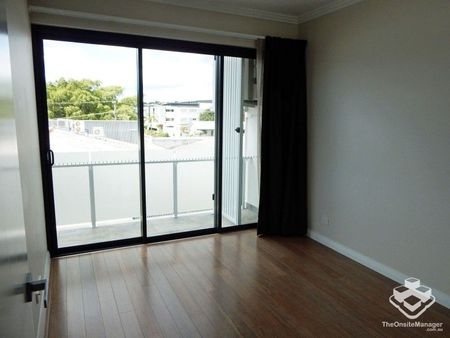 Top Floor & Great Natural Light - Photo 3