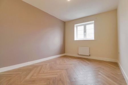 4 bedroom detached house to rent - Photo 3