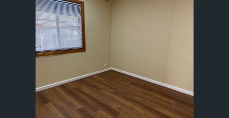 3 Bedroom Family Home with Solar panels and Battery - Photo 3