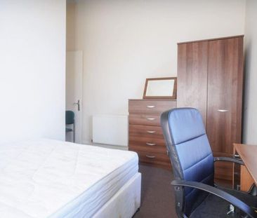 3 bedroom flat to rent - Photo 6
