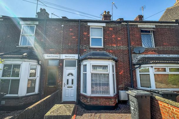 3 bedroom terraced house to rent - Photo 1