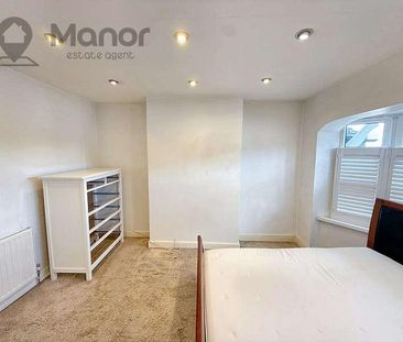 Stradbroke Grove, Ilford, IG5 - Photo 5