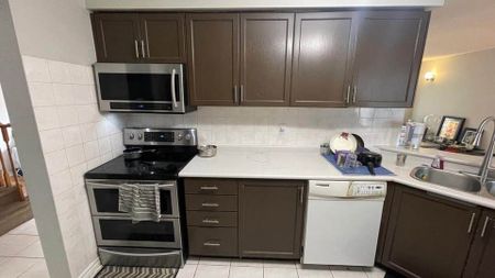 For Lease - 27 Vivians Crescent Unit# Main, Brampton, Ontario - Photo 2