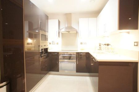 3 Bed Flat, Streamlight Tower, E14 - Photo 5