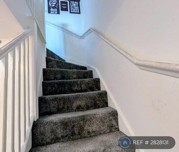 2 bedroom semi-detached house to rent - Photo 4