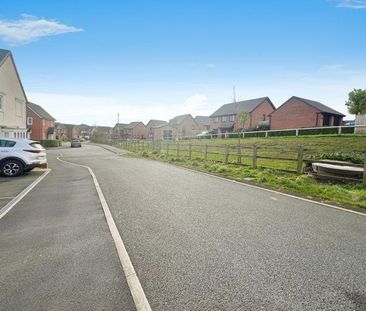 3 bedroom mews to rent - Photo 2