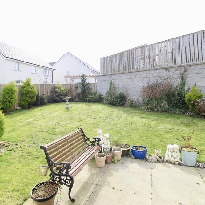 5 bedroom detached house to rent - Photo 1