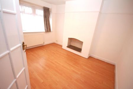 4 bedroom semi-detached house to rent - Photo 3