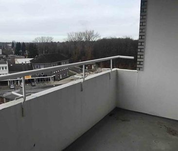 Modernisierte 2-Zimmer-Wohnung mit Balkon und schöner Aussicht - Photo 1