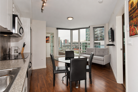 788 Hamilton Street condo — Vancouver, BC (2-Bedroom) - 2 Bedroom - Photo 5