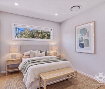 Modern Four-Bedroom Home in Convenient Holland Park Location - Photo 3